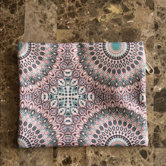 Makeup Pouch - Picture 4 of 6